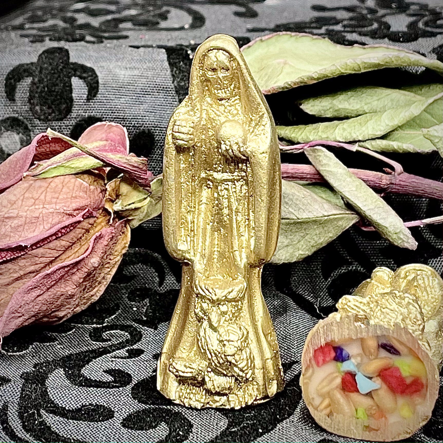 Gold on sale santa muerte